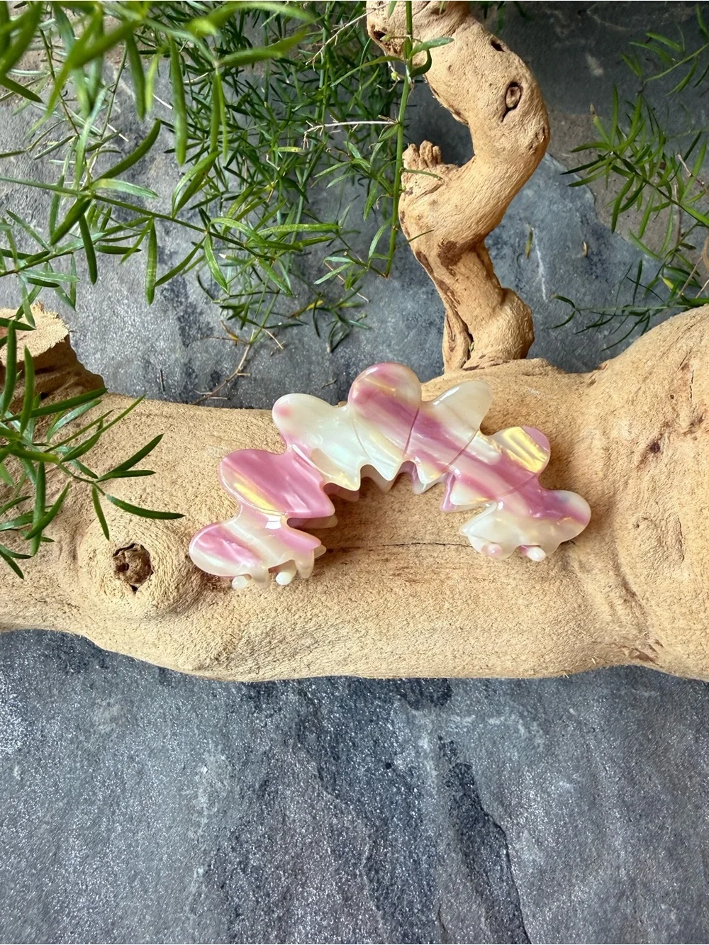 New🌟Free People-Pink and Cream Swirl Resin Hair Claw